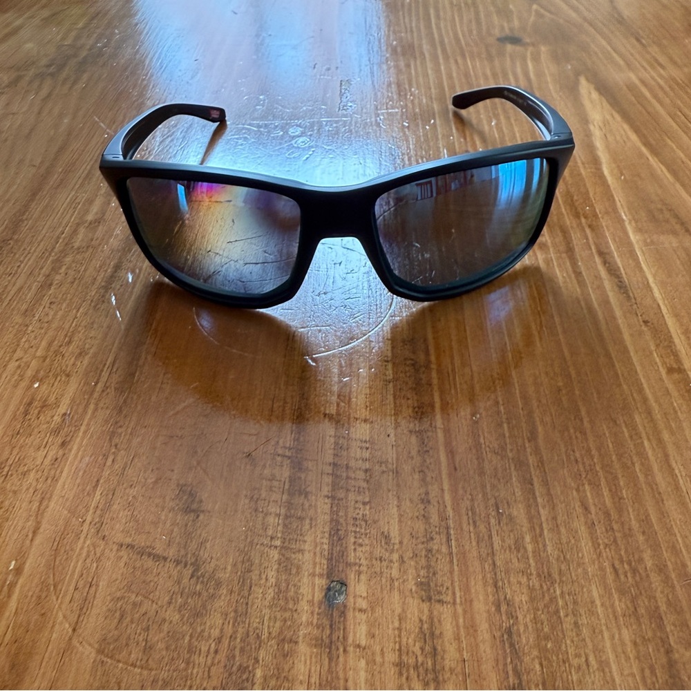 MOVING SALE!
OAKLEY POLARIZED GIBSTON SUNGLASSES - Picture 3 of 7